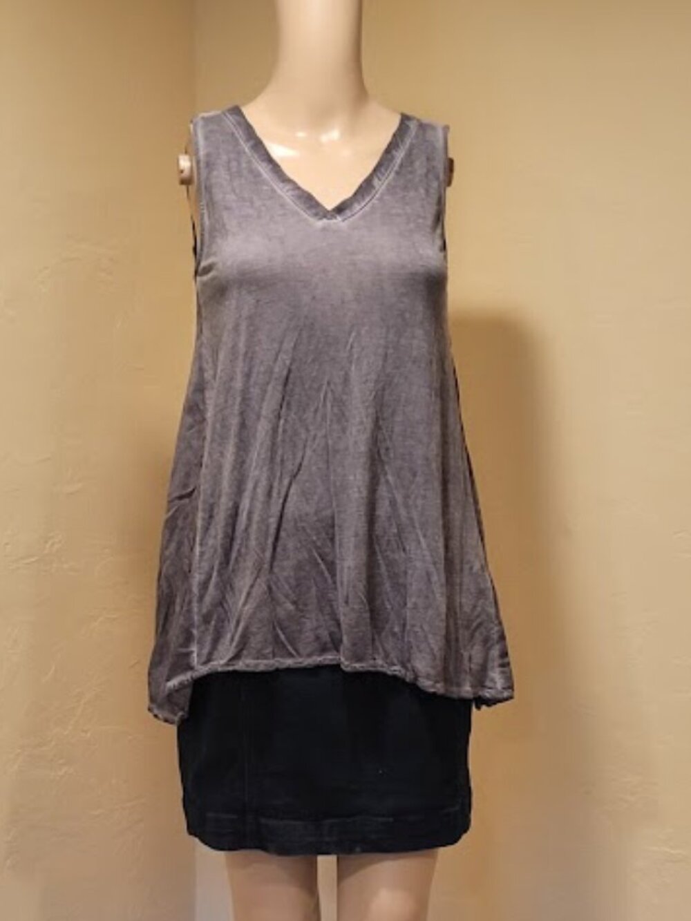 Soft Surroundings Grey V-neck sleeveless -Size Small